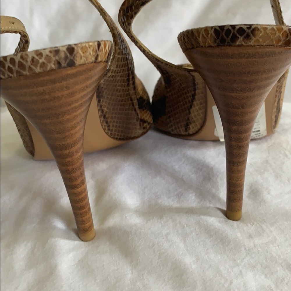 Stuart Weitzman snake skin heel ⚠️ - Picture 4 of 6